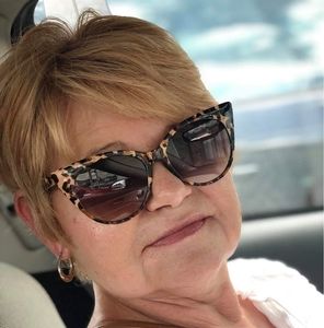 Meet your Posher, Rita